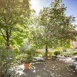 Herrnhaus *
