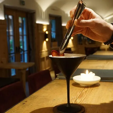 Herrnhaus Мини-отель Брикслегг