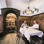 Herrnhaus *