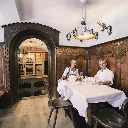 Herrnhaus *